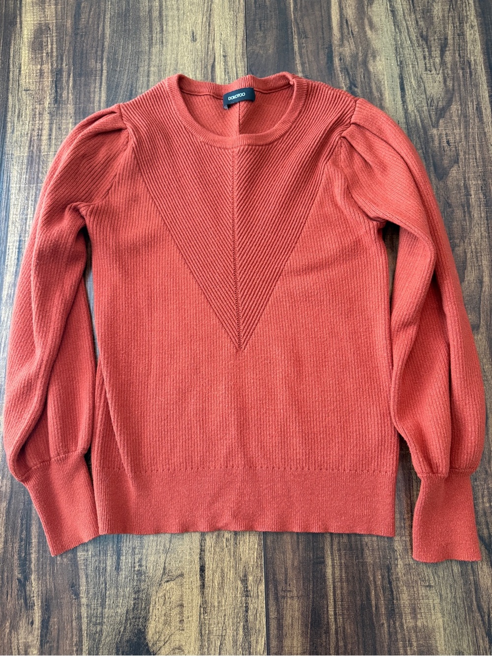 Dokotoo Like new Crewneck Sweater in rust with Subtle Puff Sleeves